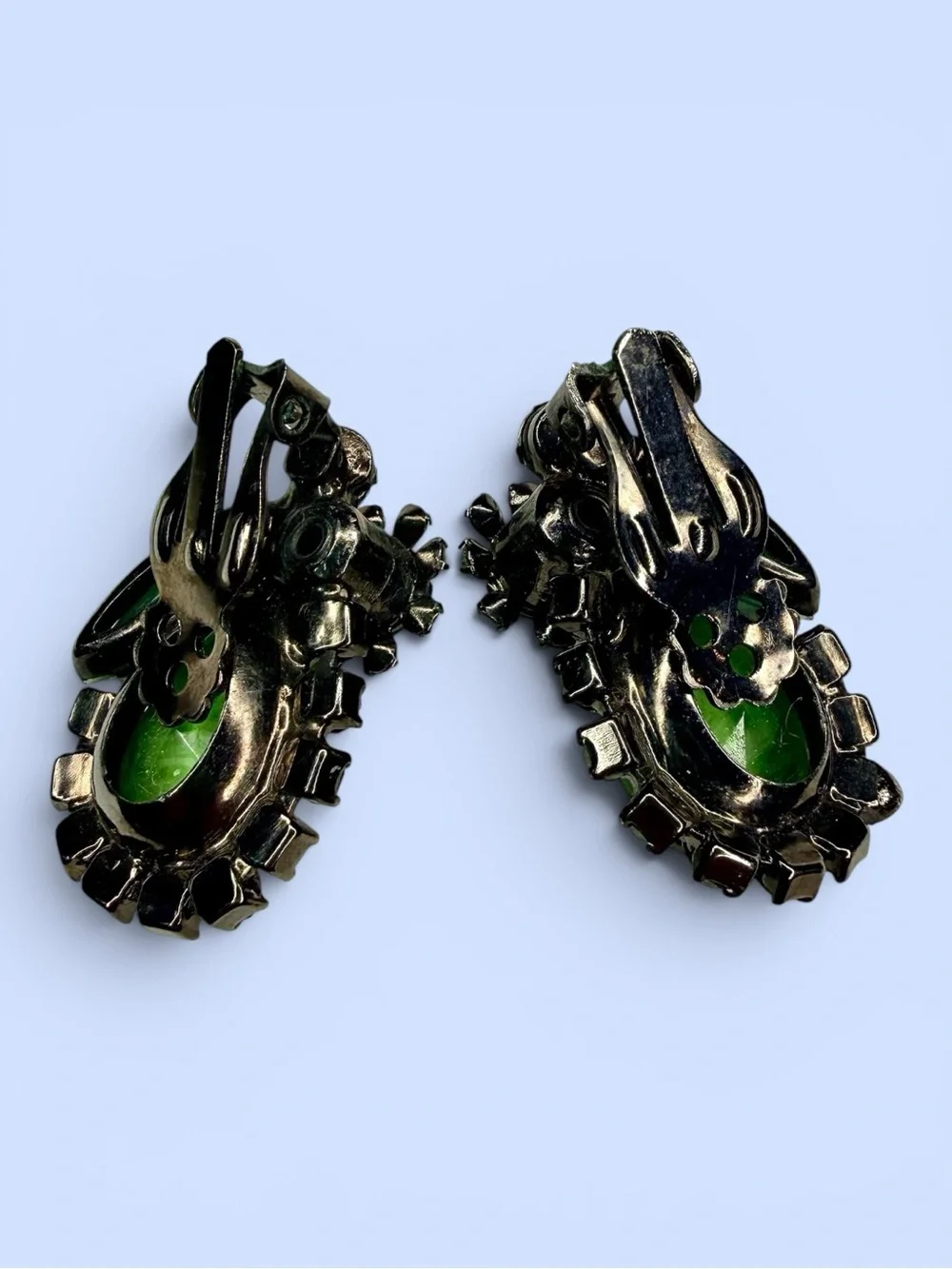 Verified Book Piece Juluana D&E Elegant Emerald Green Givre Clip-on Earrings - Picture 4 of 10